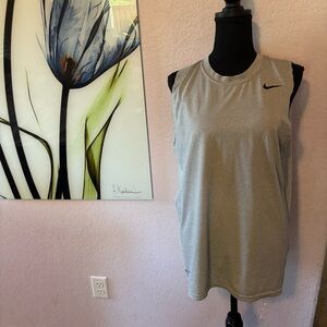 Nike tank top shirt size medium